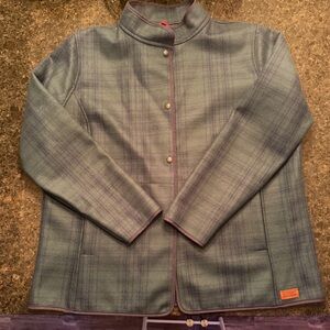Elegant Plaid Blazer with Button-Up Design
